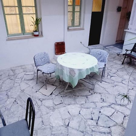 Στην Αυλή Της Ράχης Kalamata Exterior foto