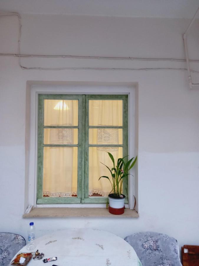Στην Αυλή Της Ράχης Kalamata Exterior foto