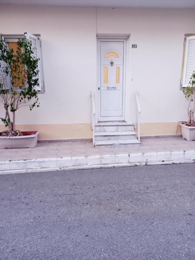 Στην Αυλή Της Ράχης Kalamata Exterior foto