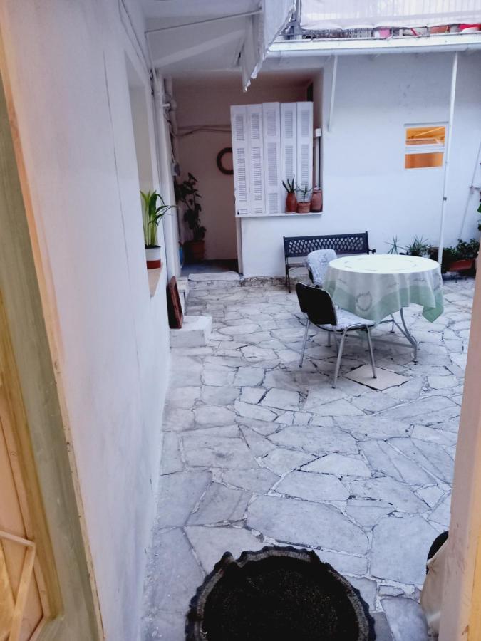 Στην Αυλή Της Ράχης Kalamata Exterior foto