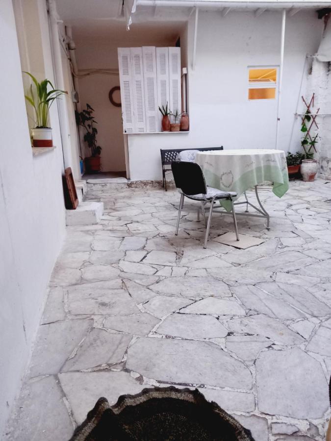 Στην Αυλή Της Ράχης Kalamata Exterior foto
