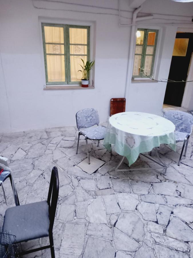 Στην Αυλή Της Ράχης Kalamata Exterior foto