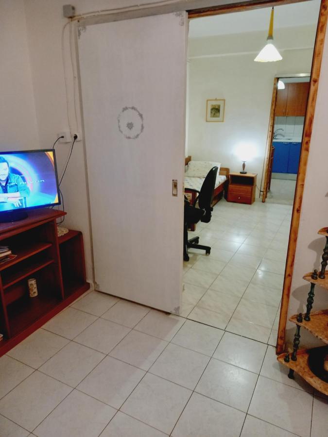 Στην Αυλή Της Ράχης Kalamata Exterior foto